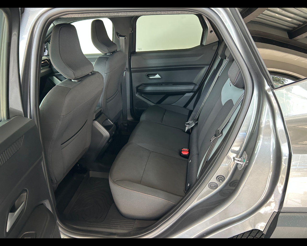 Dacia Duster Hybrid-G 150 CV auto 4x4 Extreme - immagine 32