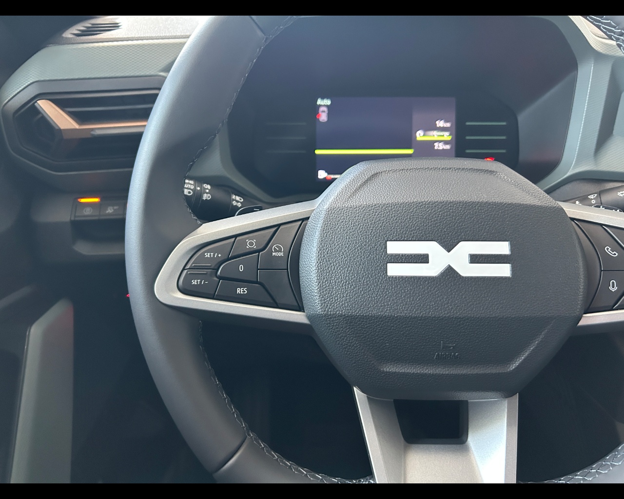 Dacia Duster Hybrid-G 150 CV auto 4x4 Extreme - immagine 36