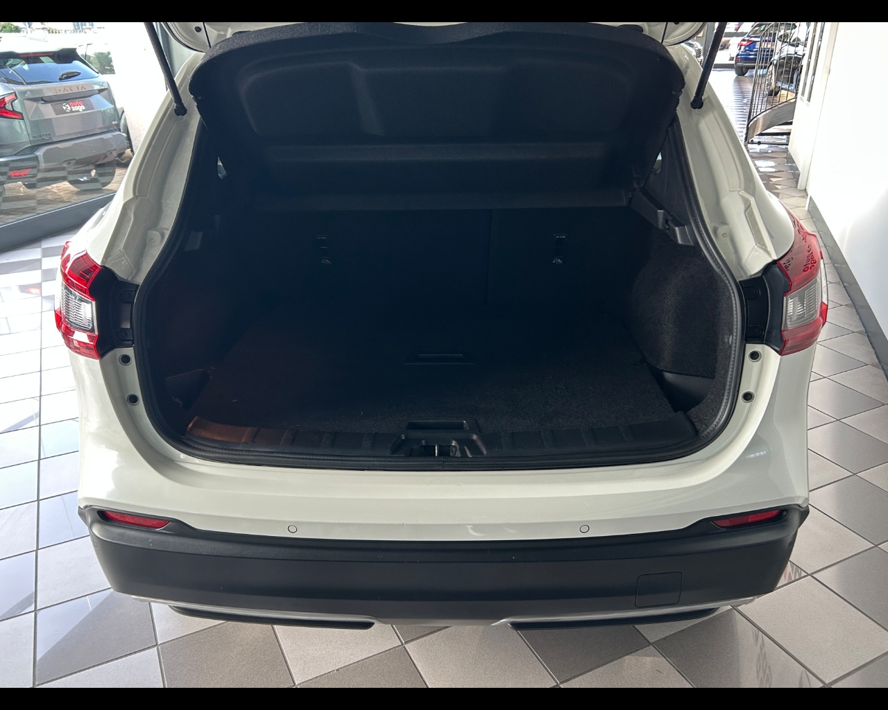 Nissan Qashqai 2ª serie - Qashqai 1.5 dCi 115 CV N-Connecta - immagine 24