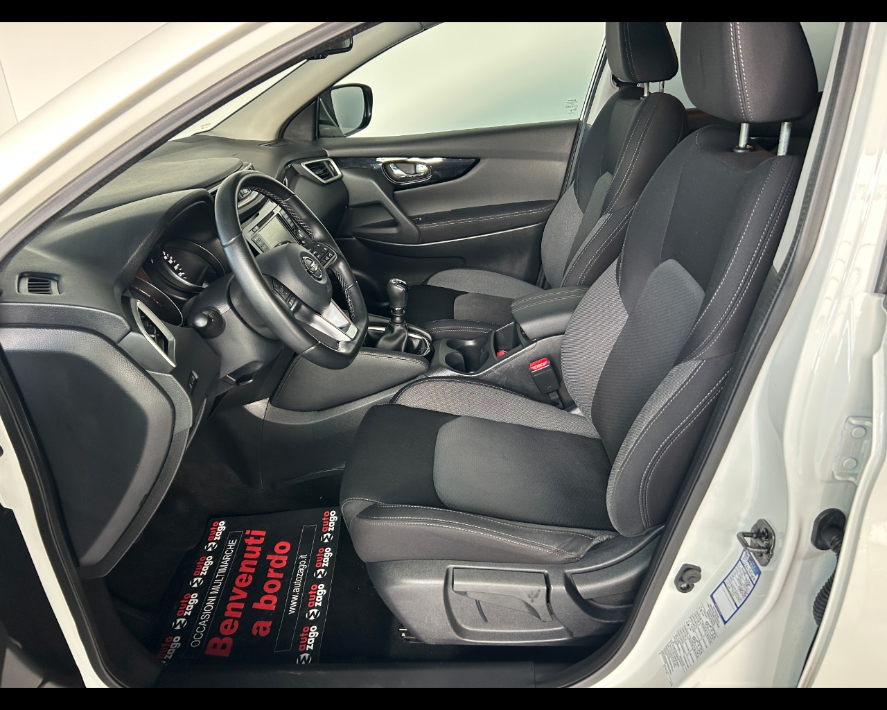 Nissan Qashqai 2ª serie - Qashqai 1.5 dCi 115 CV N-Connecta - immagine 32
