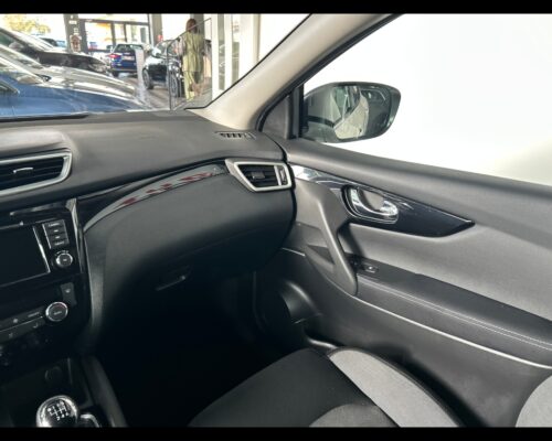 Nissan Qashqai 2ª serie - Qashqai 1.5 dCi 115 CV N-Connecta - immagine 41