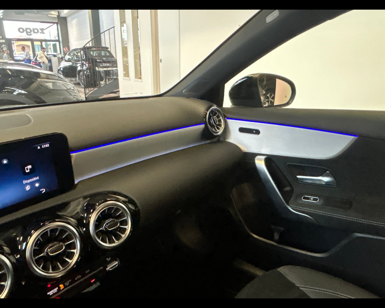 Mercedes-benz Classe a (w177) A 200 Automatic AMG Line Premium - immagine 31