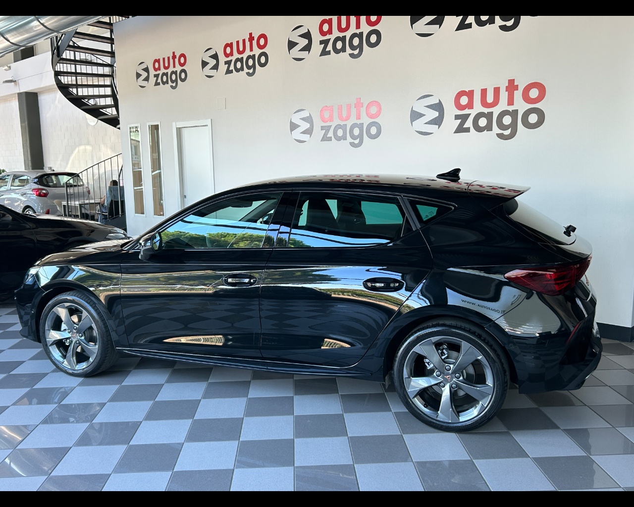 Cupra Leon 1.5 Hybrid 150 CV DSG - immagine 3