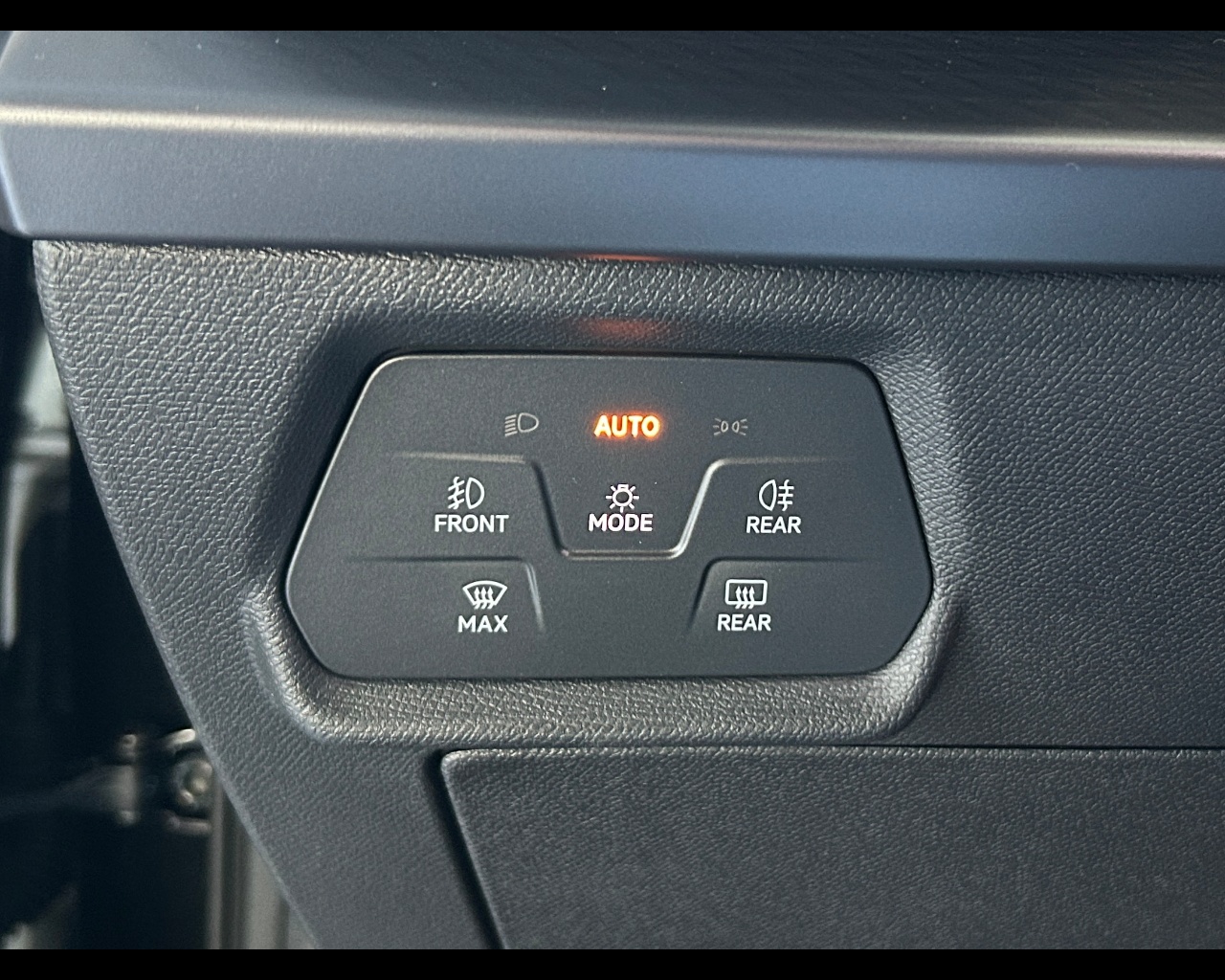 Cupra Leon 1.5 Hybrid 150 CV DSG - immagine 31