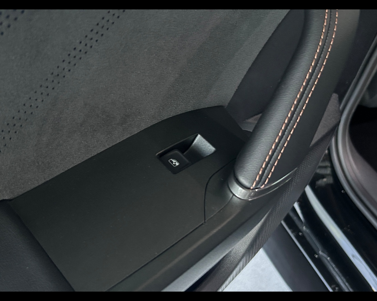 Cupra Leon 1.5 Hybrid 150 CV DSG - immagine 33