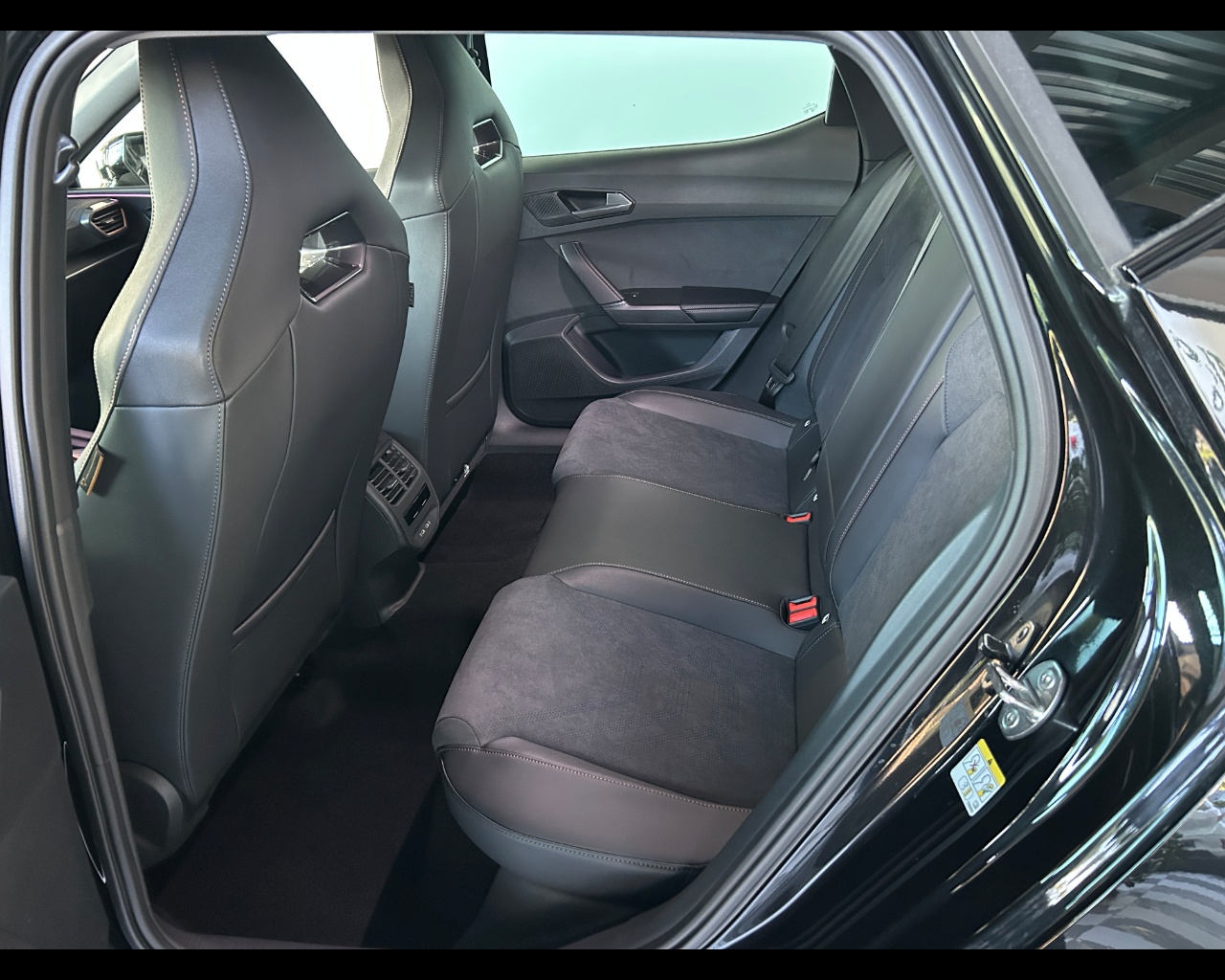 Cupra Leon 1.5 Hybrid 150 CV DSG - immagine 34